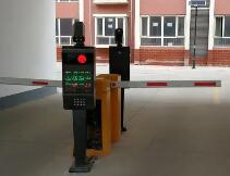无人值守车牌识别管理系统PK传统的停车场设备